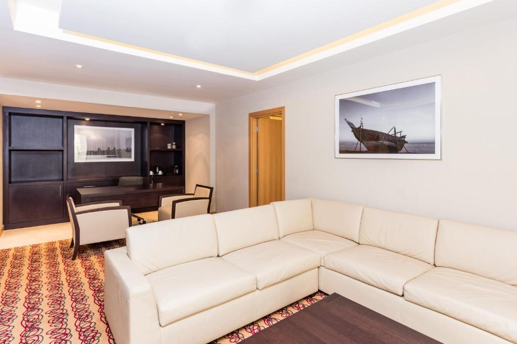 Сьюит (Люкс с посещением лаунж-зала), Radisson Blu Hotel Doha