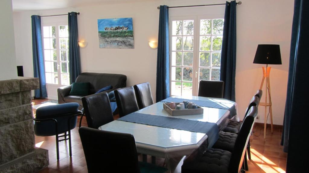 Maison au calme grand jardin privé aire de jeux Lac de Guerledan photo 2