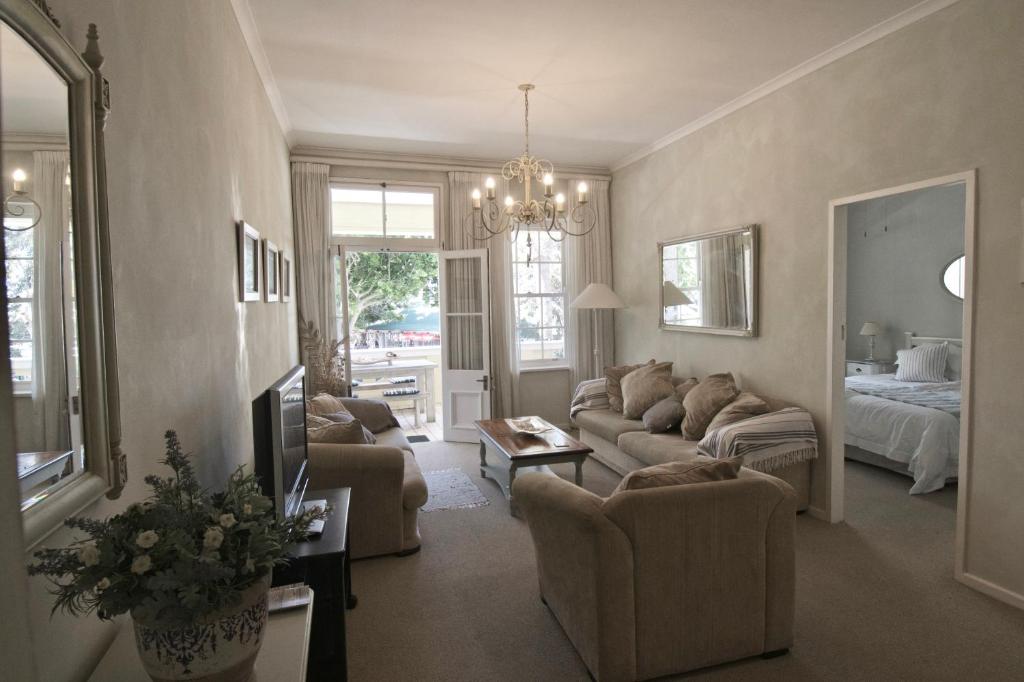 On The Square Luxury Apartment photo 3