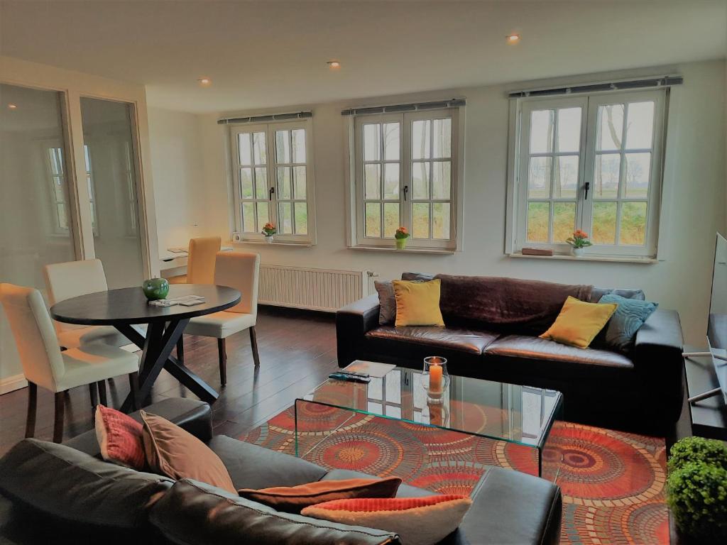 Cosy & charming holiday house in Damme photo 2