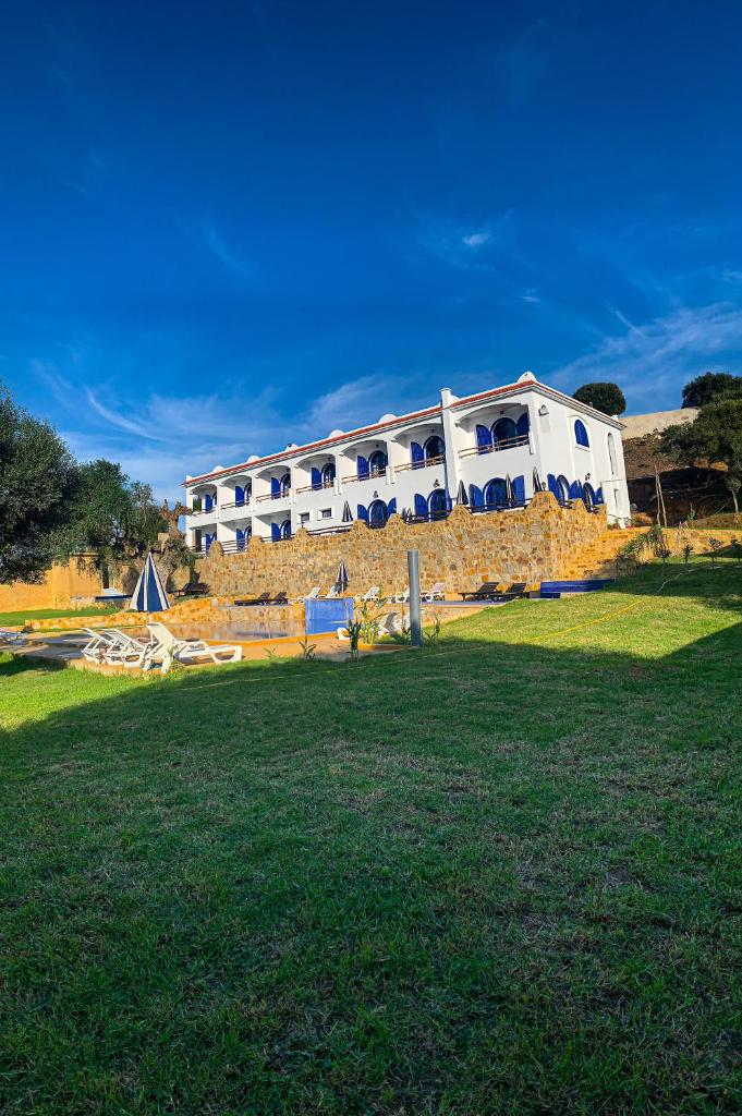 Dmina House