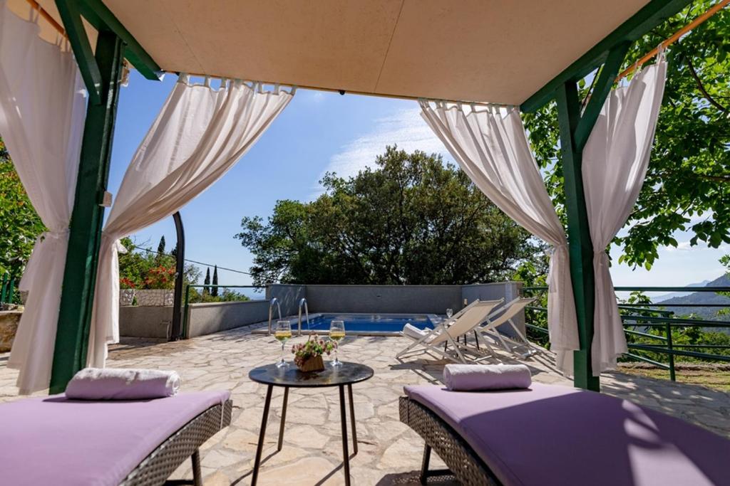stone house Nikolina with heated Pool photo 4
