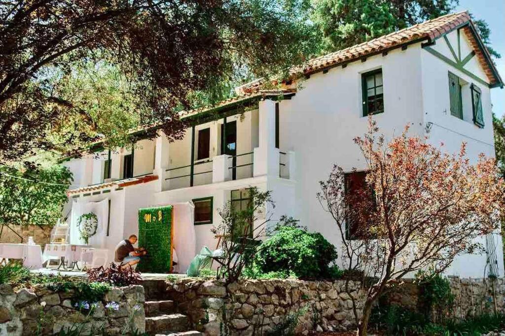 Private guesthouse & pool photo 2