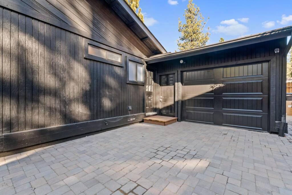 Modern Split Level Cabin -Hot Tub & Game Room photo 1
