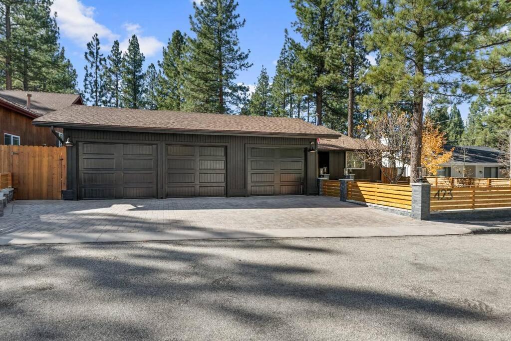 Modern Split Level Cabin -Hot Tub & Game Room photo 2