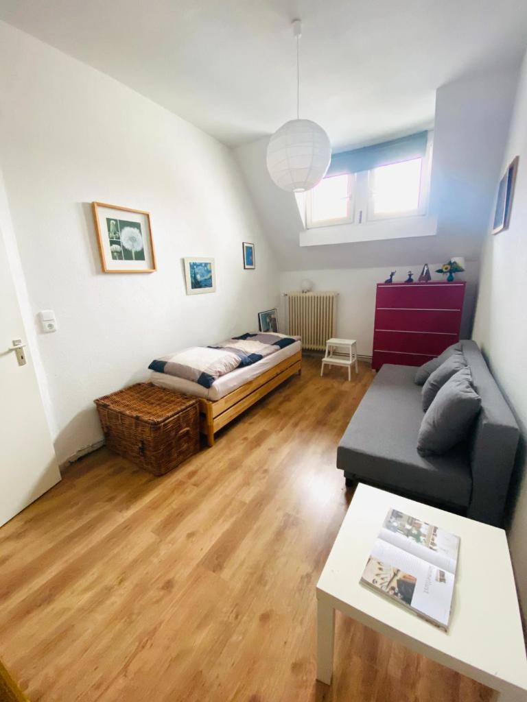 Hannover List 2 bedroom home away from home - Tap to explore photos