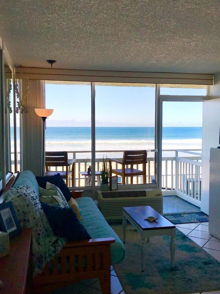 Beach Daze - Ocean front at Symphony Beach Club! photo 2