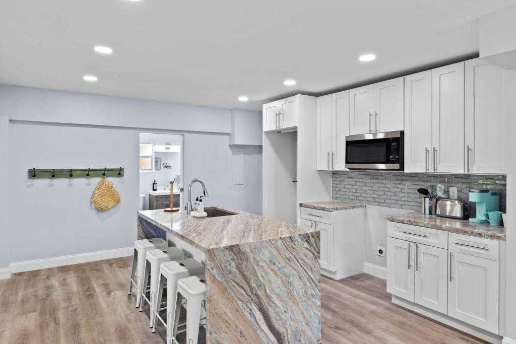 Upgraded 2BR Residence with Bikes, Steps to Sanibel Lighthouse photo 2