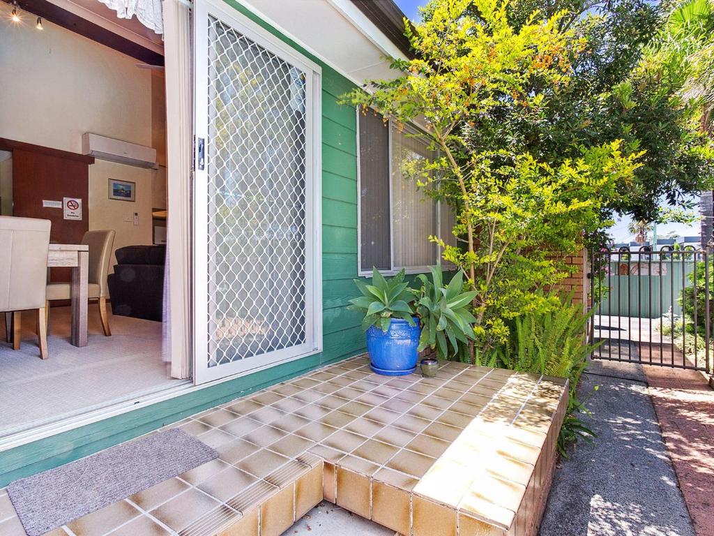 Macadamia Court 2 8 Government Road photo 1