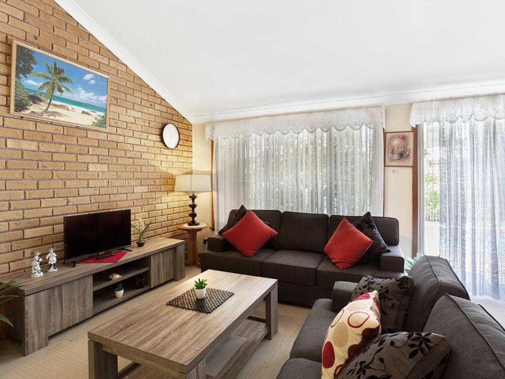 Macadamia Court 2 8 Government Road photo 2