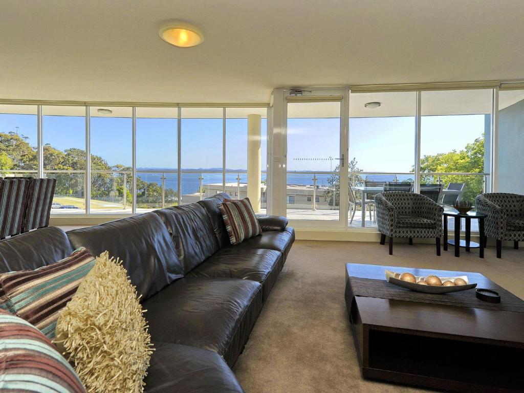 Oasis Unit 9 5 Laman Street photo 1