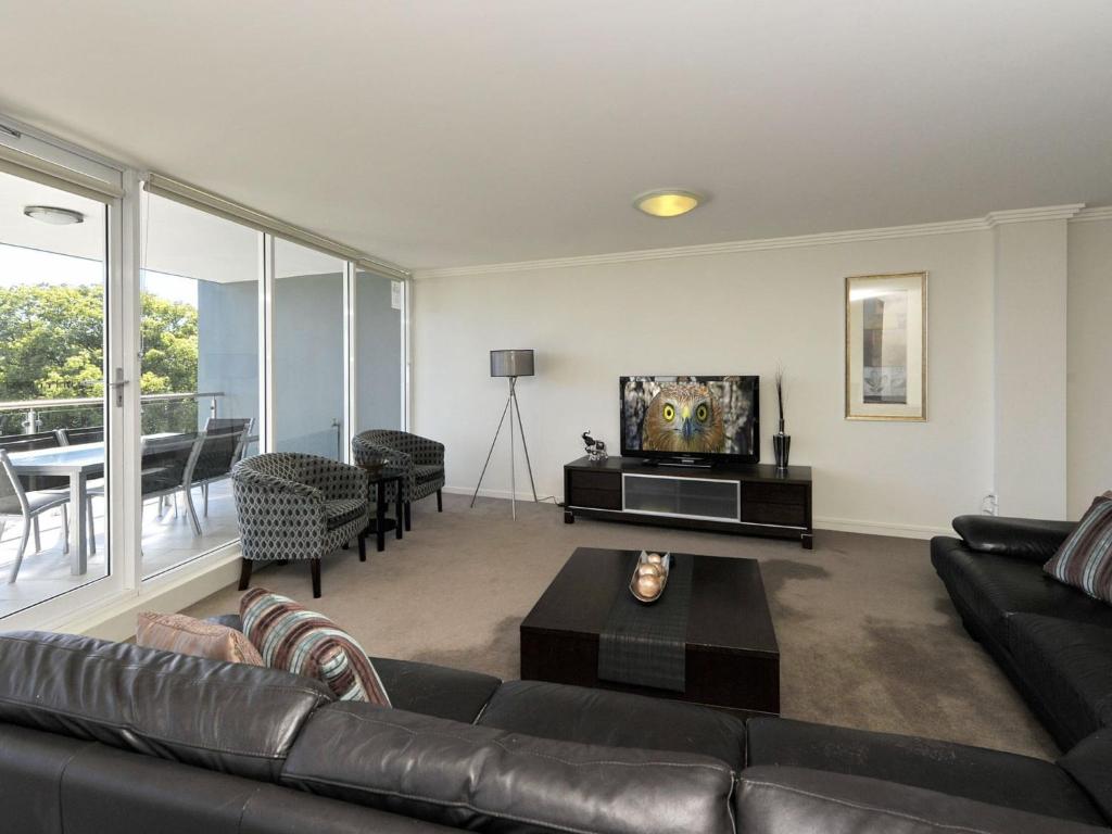 Oasis Unit 9 5 Laman Street photo 3