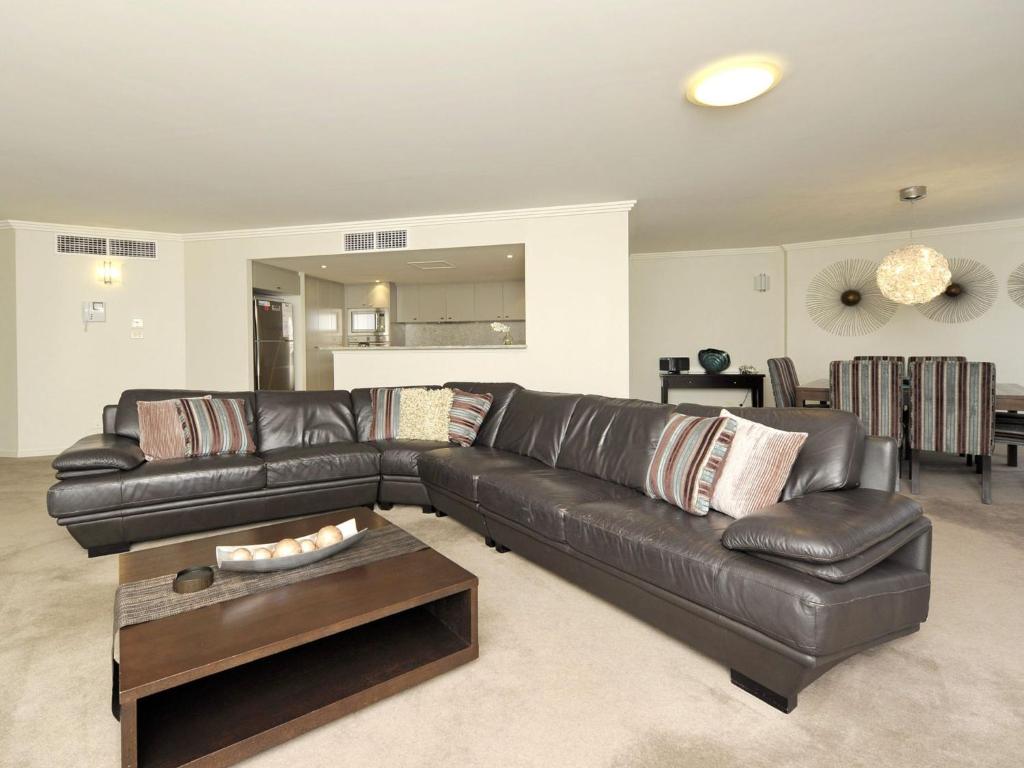 Oasis Unit 9 5 Laman Street photo 4