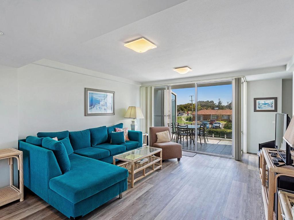 Cirrus 6 44 Marine Drive photo 1