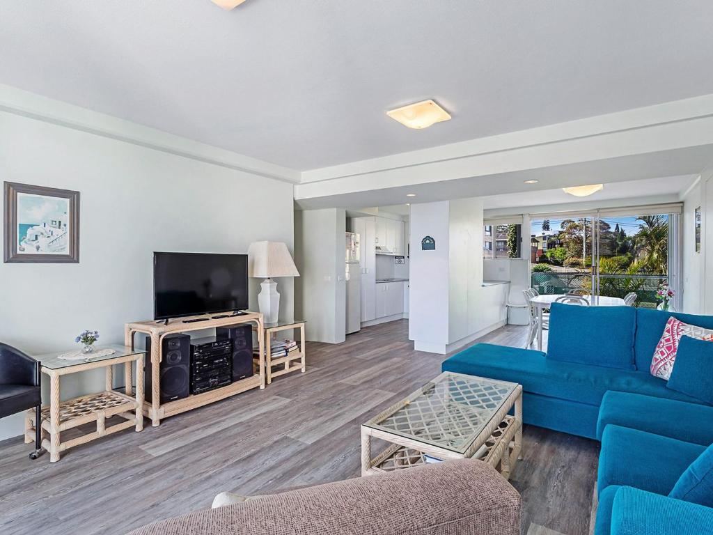 Cirrus 6 44 Marine Drive photo 2