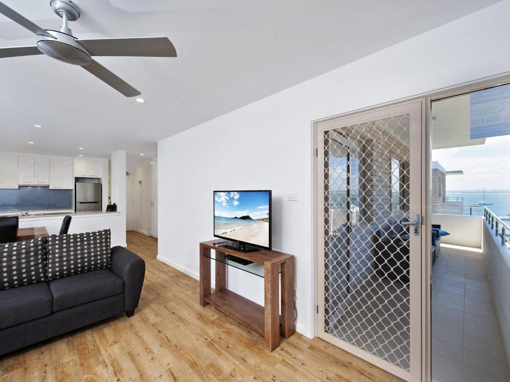 Del Rae Unit 18 25 Shoal Bay Road photo 4