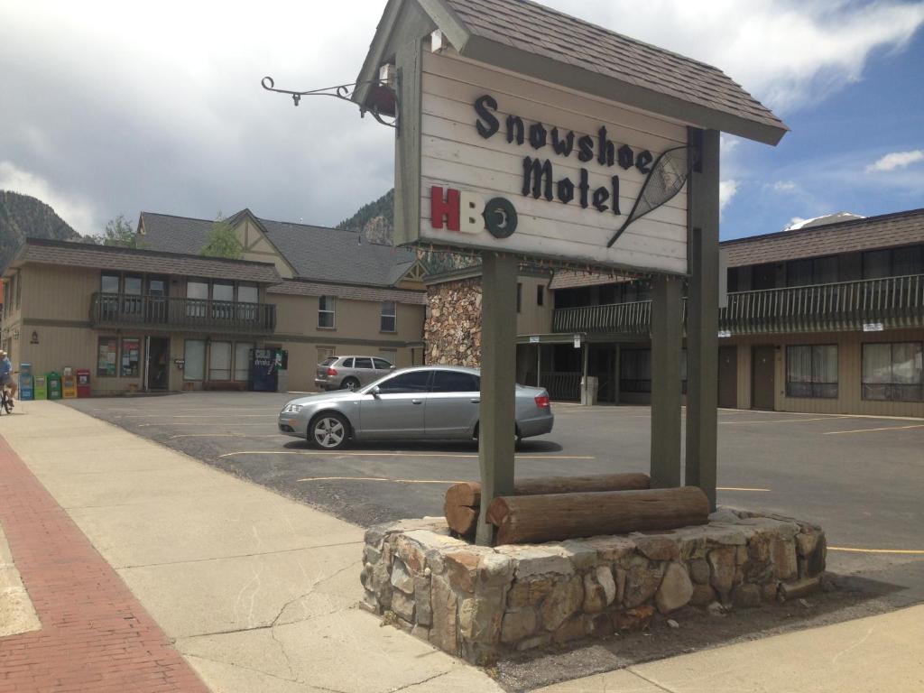 Snowshoe Motel image