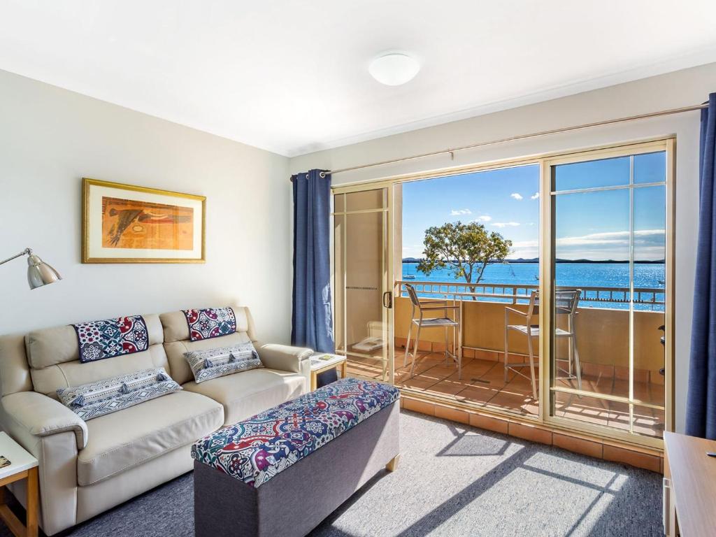 Whitesands, Unit 113/41-45 Shoal Bay Road photo 2