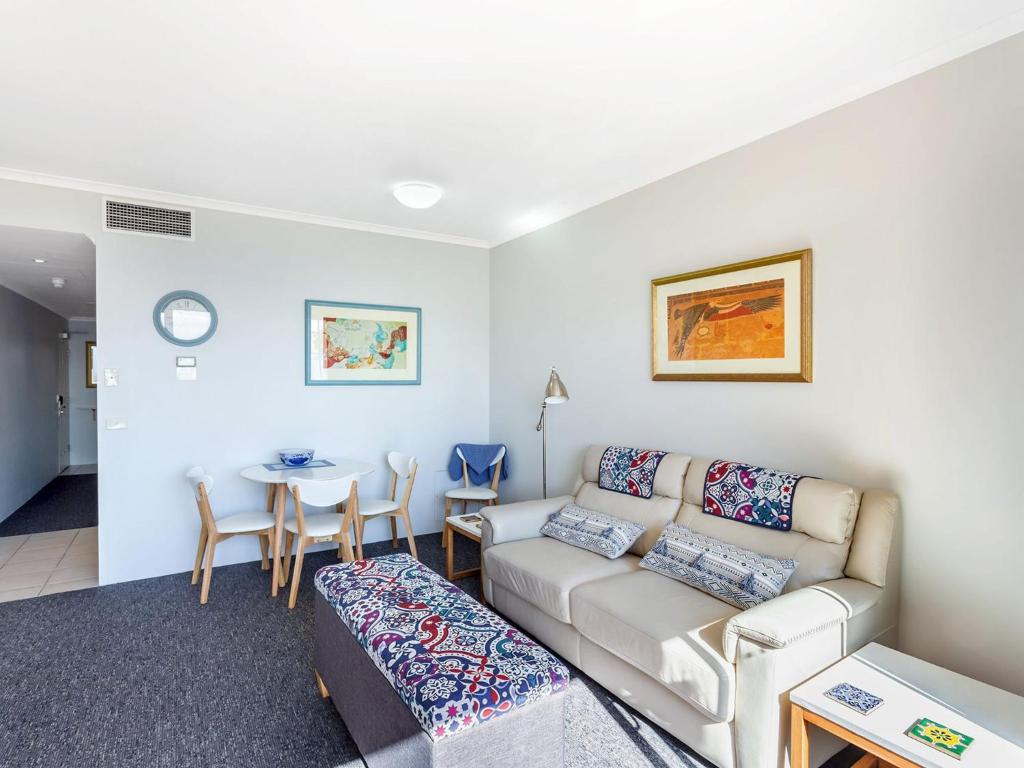 Whitesands, Unit 113/41-45 Shoal Bay Road photo 4