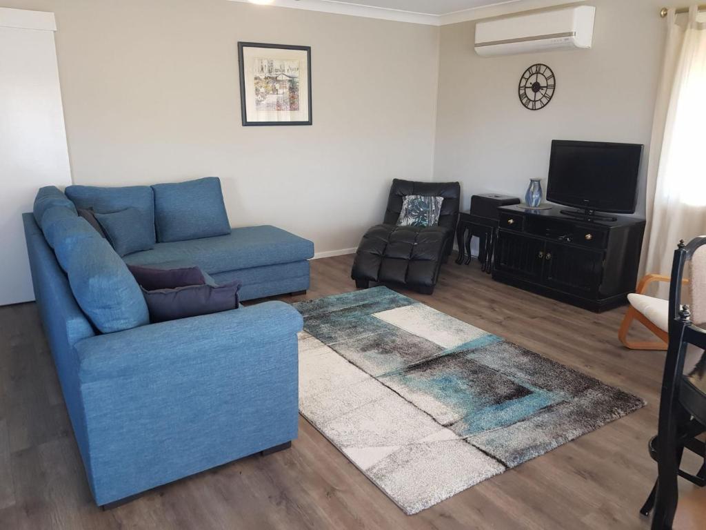 Surfair Unit 1 24 Marine Drive photo 3
