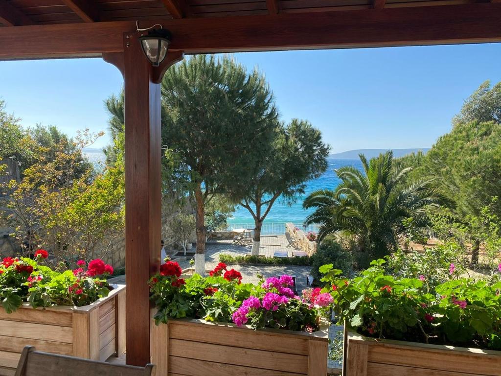 Beach House With Direct Access to Private Beach Near Bodrum photo 2