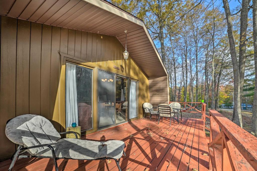 Rustic Roscommon Cabin Less Than 3 Mi to Higgins Lake photo 1