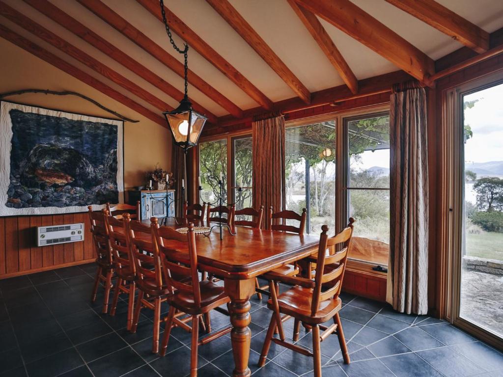 Edzell Stunning Waterfront Home photo 3