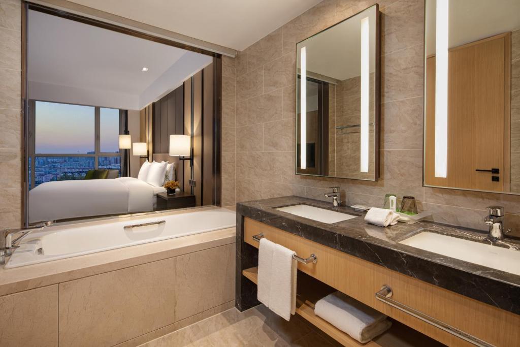 Holiday Inn Hotel & Suites Langfang New Chaoyang - Tap to explore photos