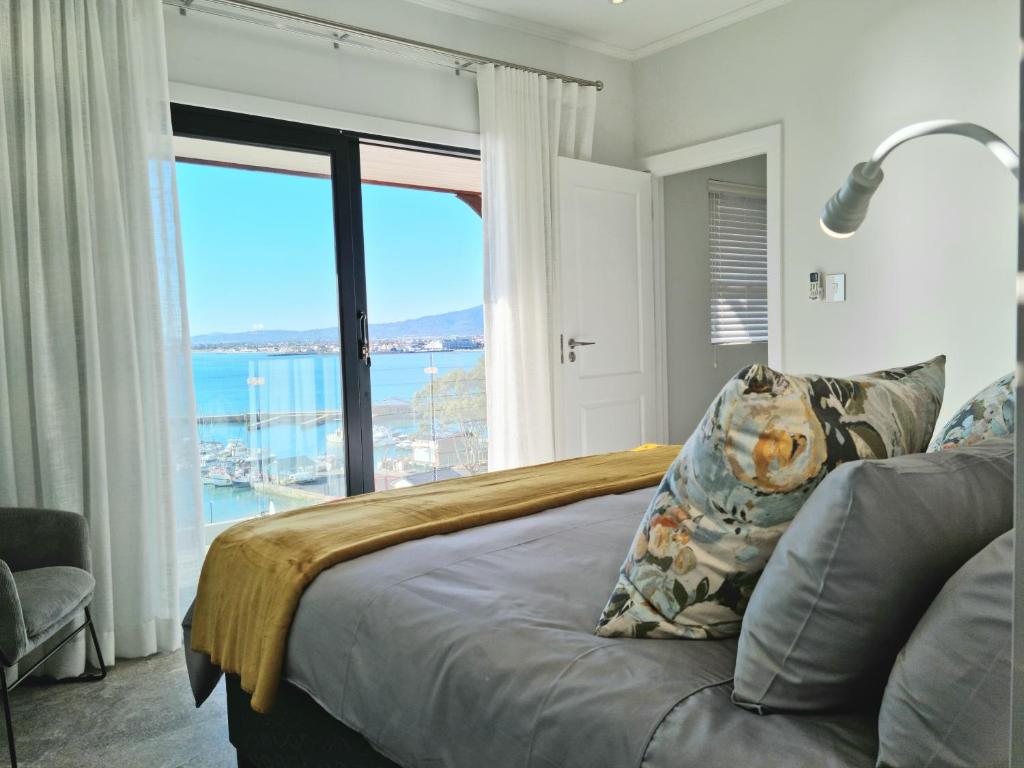 The Anchor, Luxury living for 2 with sea view and Jacuzzi photo 2