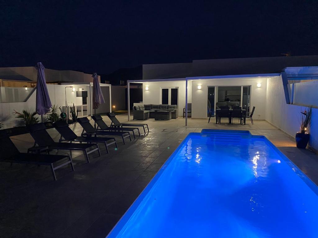 Villa Ashdene - luxury modern villa with large heated pool wifi uk tv bar & BBQ photo 3