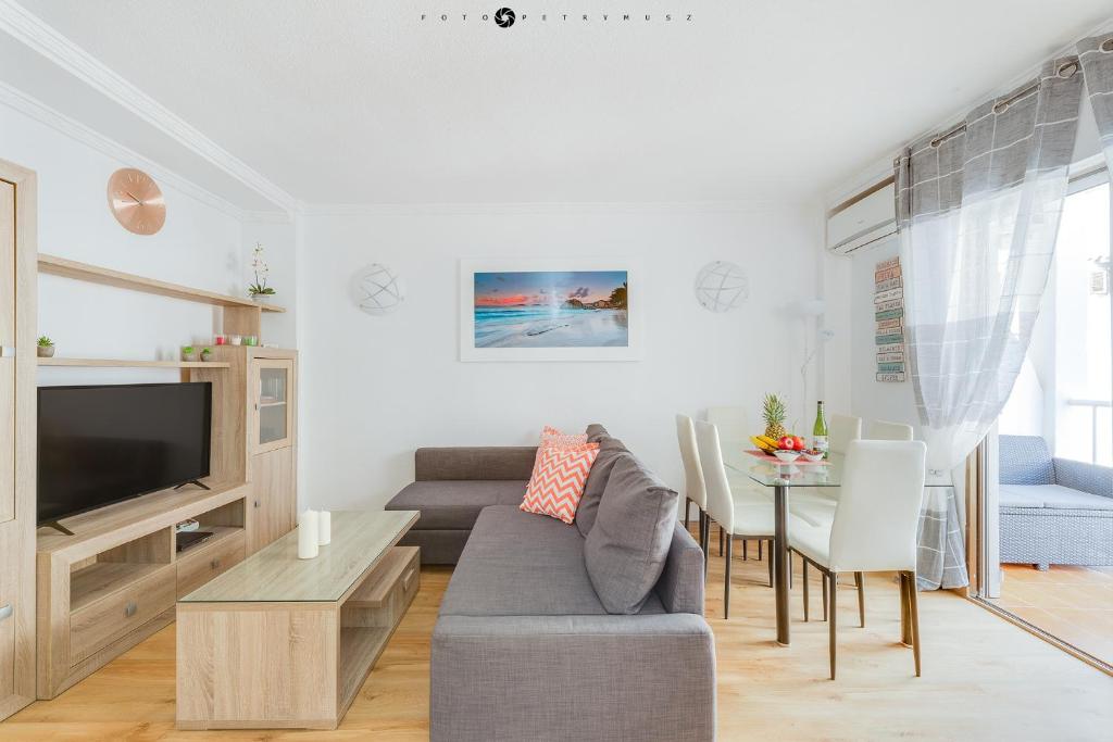 Apartment with pool & balcony less than 10min walk to La Mata Beach! photo 3
