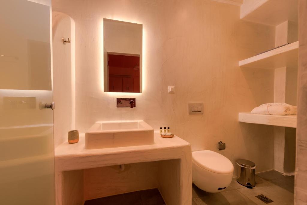 The Muse of Santorini Private Jaccuzzi Suite photo 4