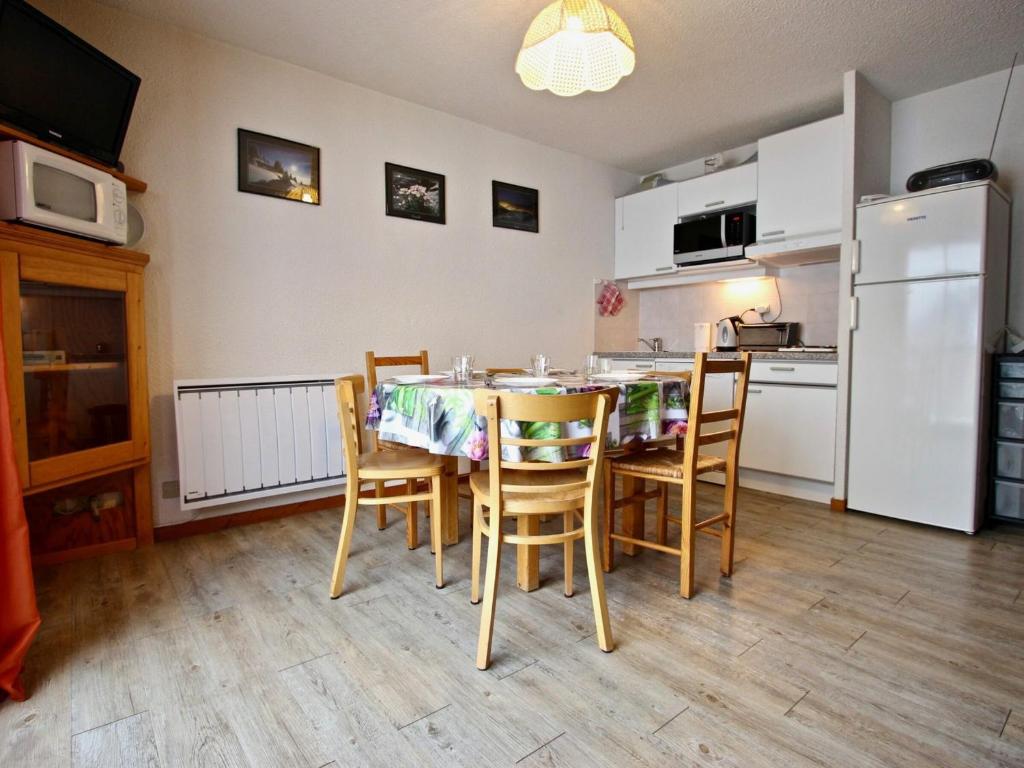 Appartement Chamrousse, 2 pièces, 7 personnes - FR-1-340-229 photo 1