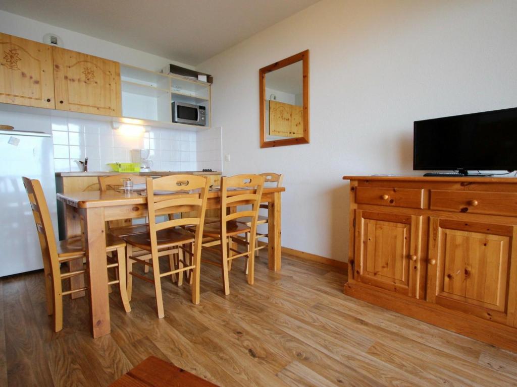 Appartement Chamrousse, 2 pièces, 6 personnes - FR-1-549-5 photo 2