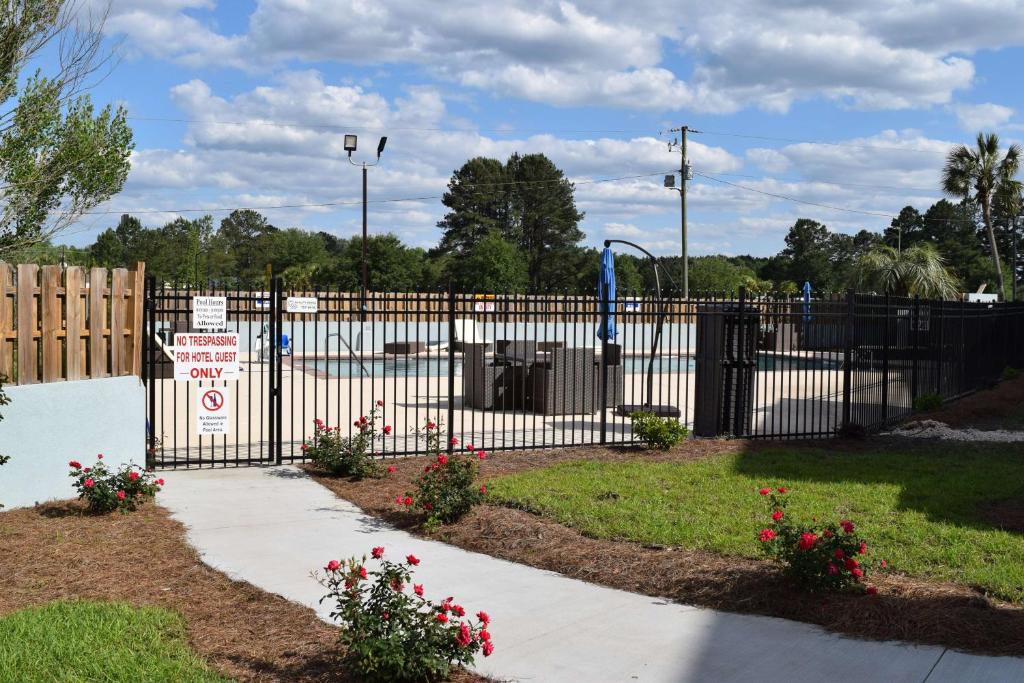 Best Western Plus Hardeeville Inn & Suites photo 2