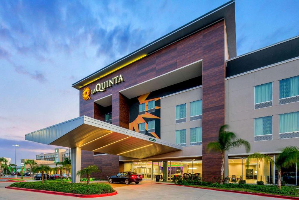 La Quinta by Wyndham McAllen Convention Center photo 1