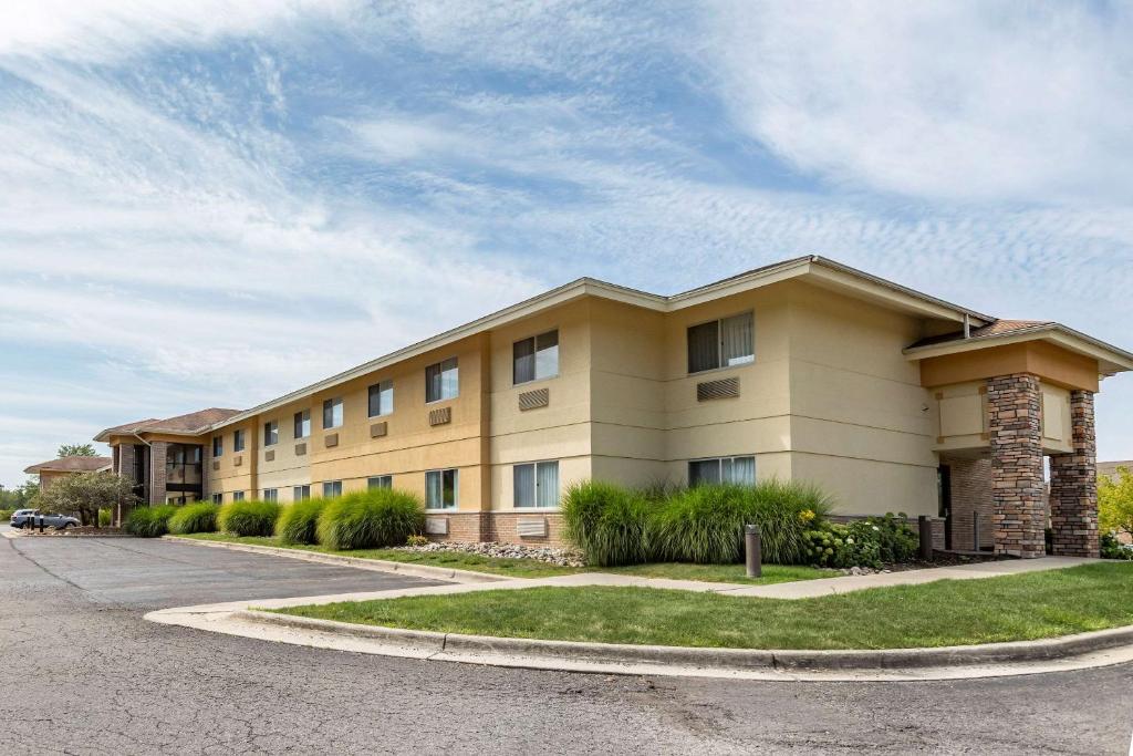 Comfort Inn Okemos - East Lansing image