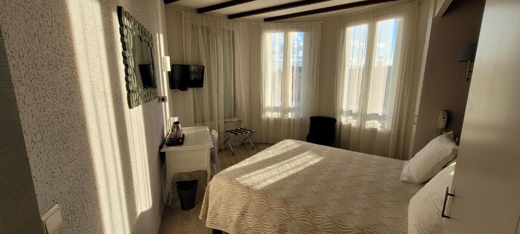 Двухместный (Улучшенный двухместный номер с 1 кроватью), Hotel Aragon
