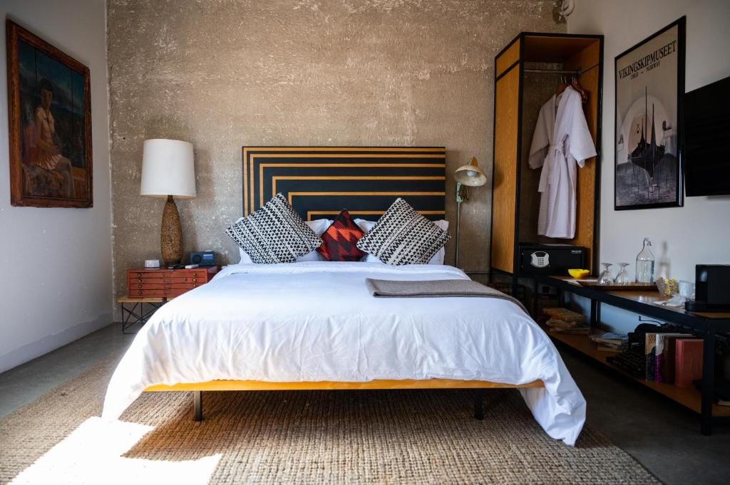 Hotel Boutique Lafayette Tijuana - Tap to explore photos
