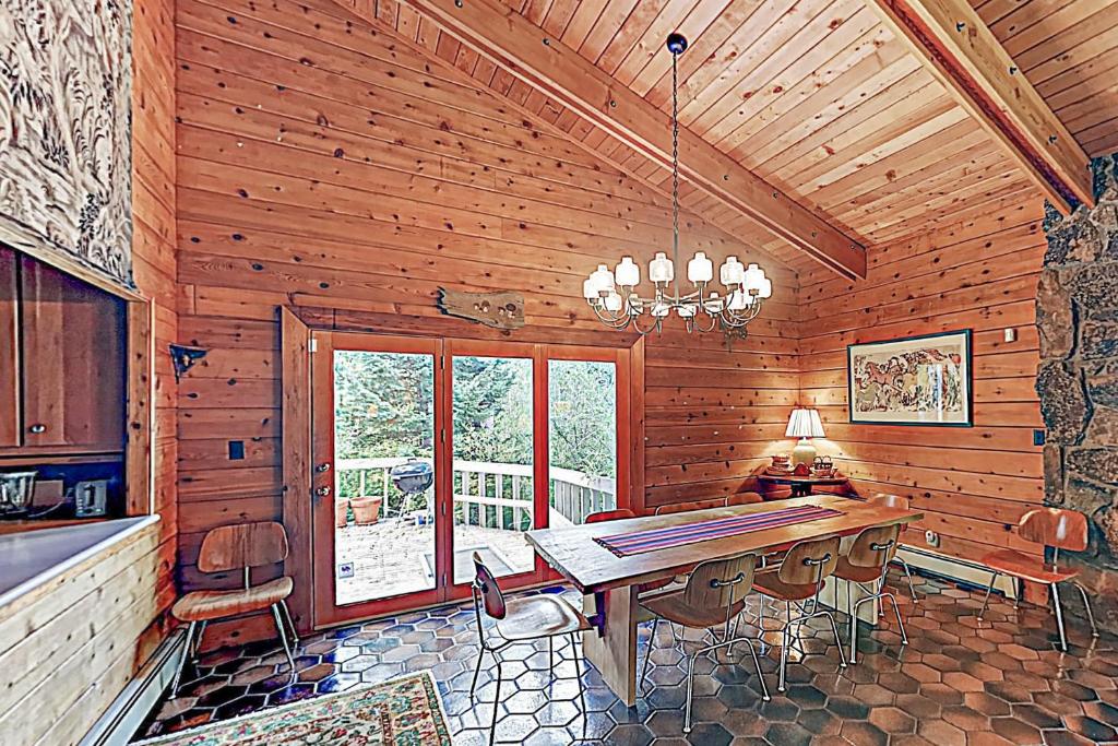 Wood Road House photo 2