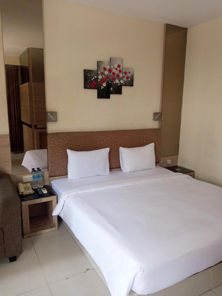 OYO 467 Penthouse Hotel - Tap to explore photos