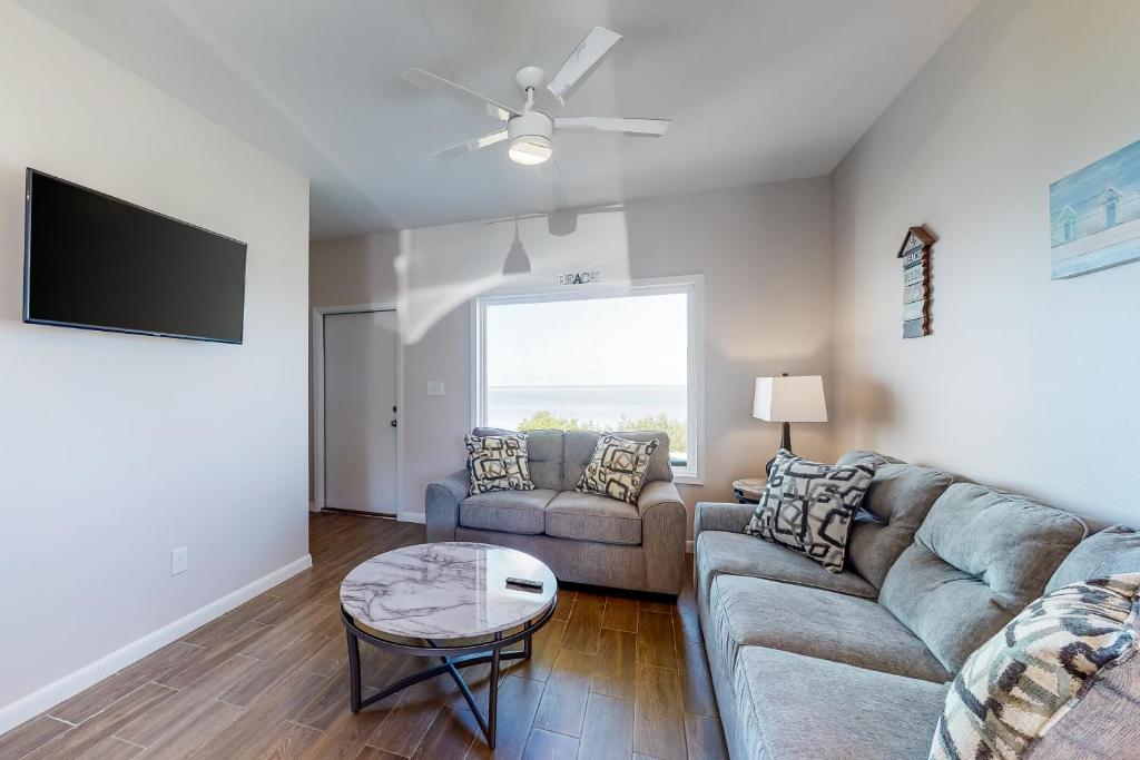 Las Joyas Bayview Home #202 photo 3