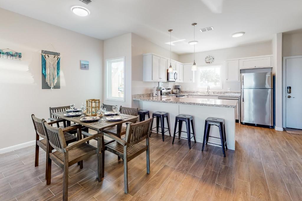 Las Joyas Bayview Home #202 photo 4