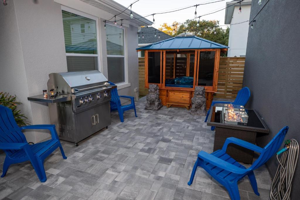 Pet Friendly Modern Zen Studio Retreat W/ Hot Tub! Home by Redawning image