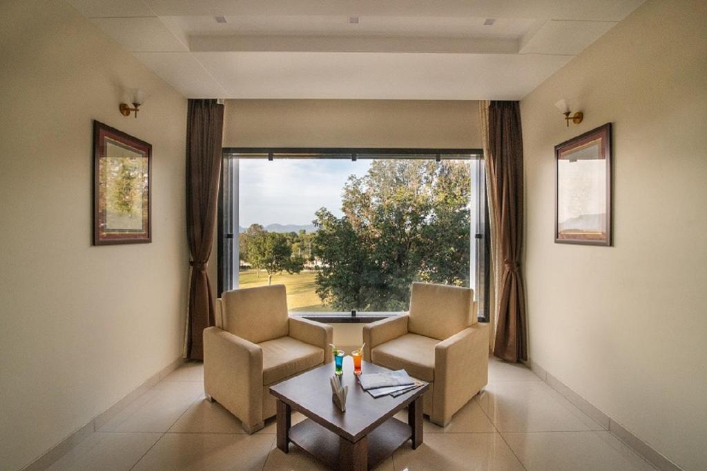 Savitri Resort photo 2