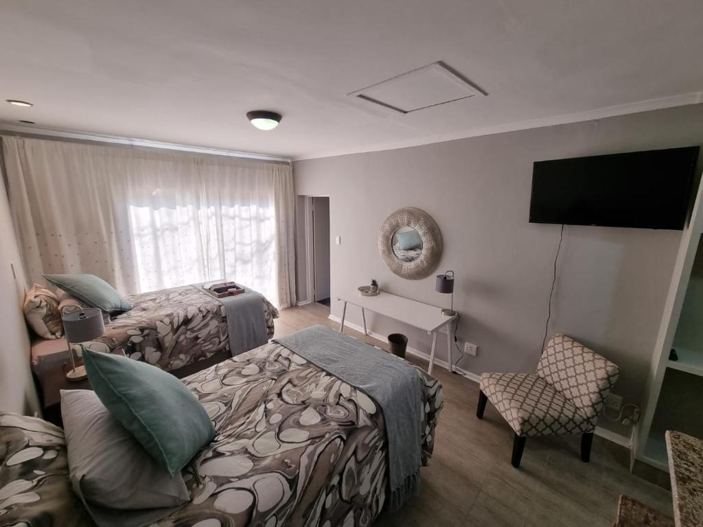 THE SPARE BEDROOM Unit 2 photo 1