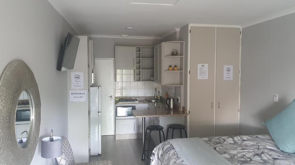 THE SPARE BEDROOM Unit 2 photo 3