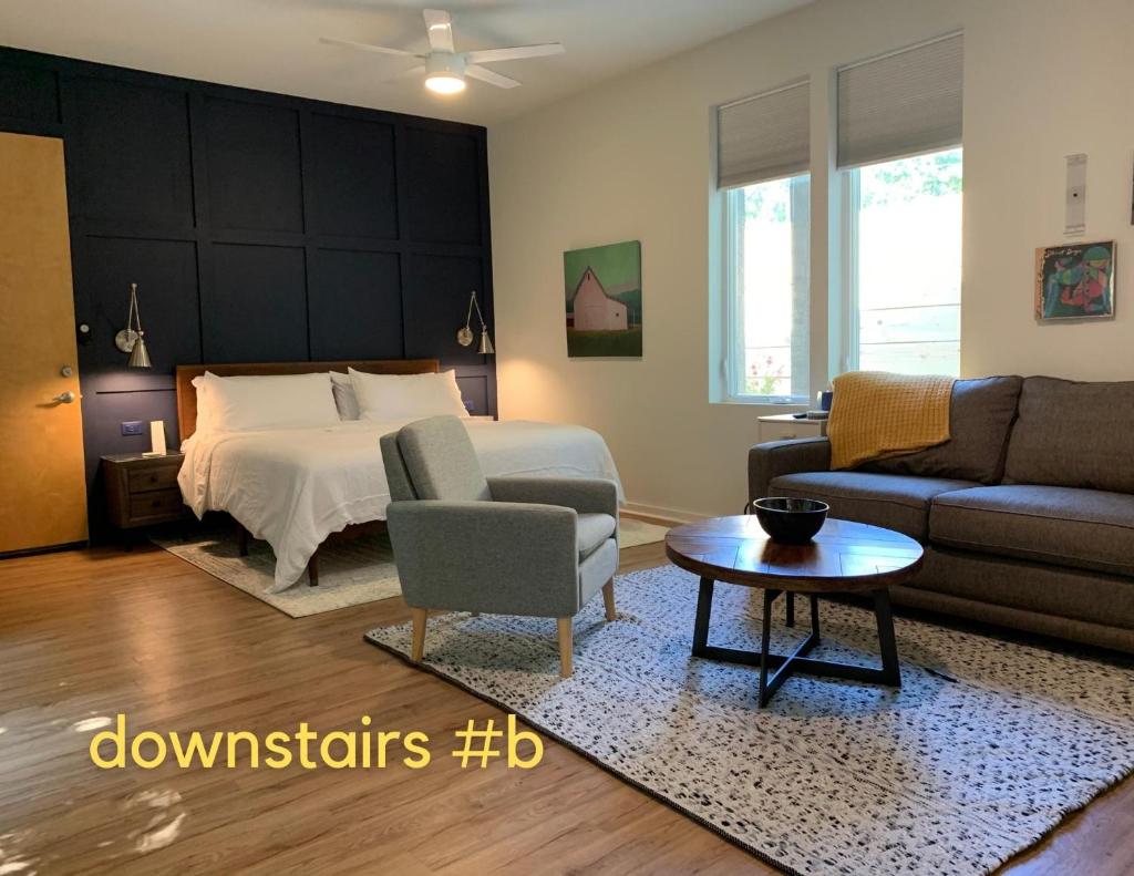NormalBnB - 2 Blocks From Restaurants, Bars, Hospital photo 2