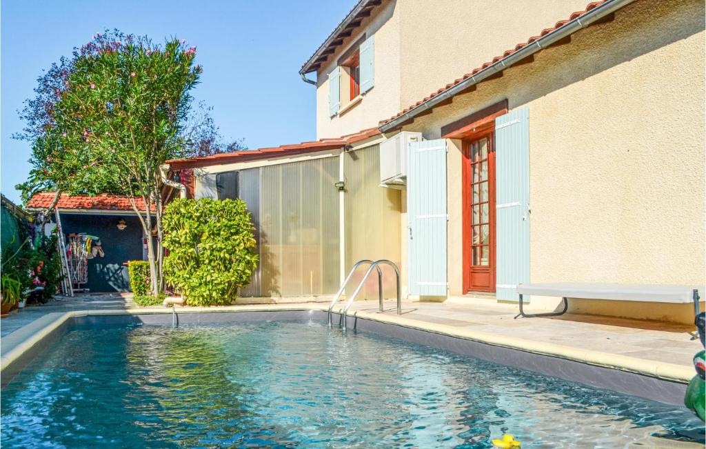 Awesome Home In Bergerac With 3 Bedrooms, Wifi And Outdoor Swimming Pool