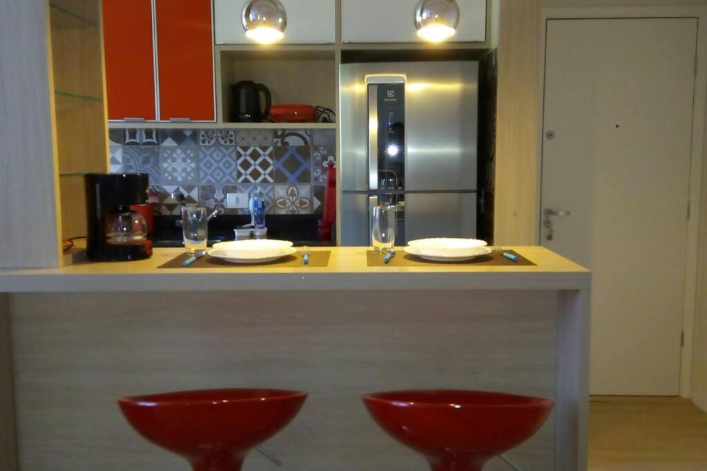 Apartamento Lindo e Confortável com 2 quartos e estacionamento grátis Curitiba